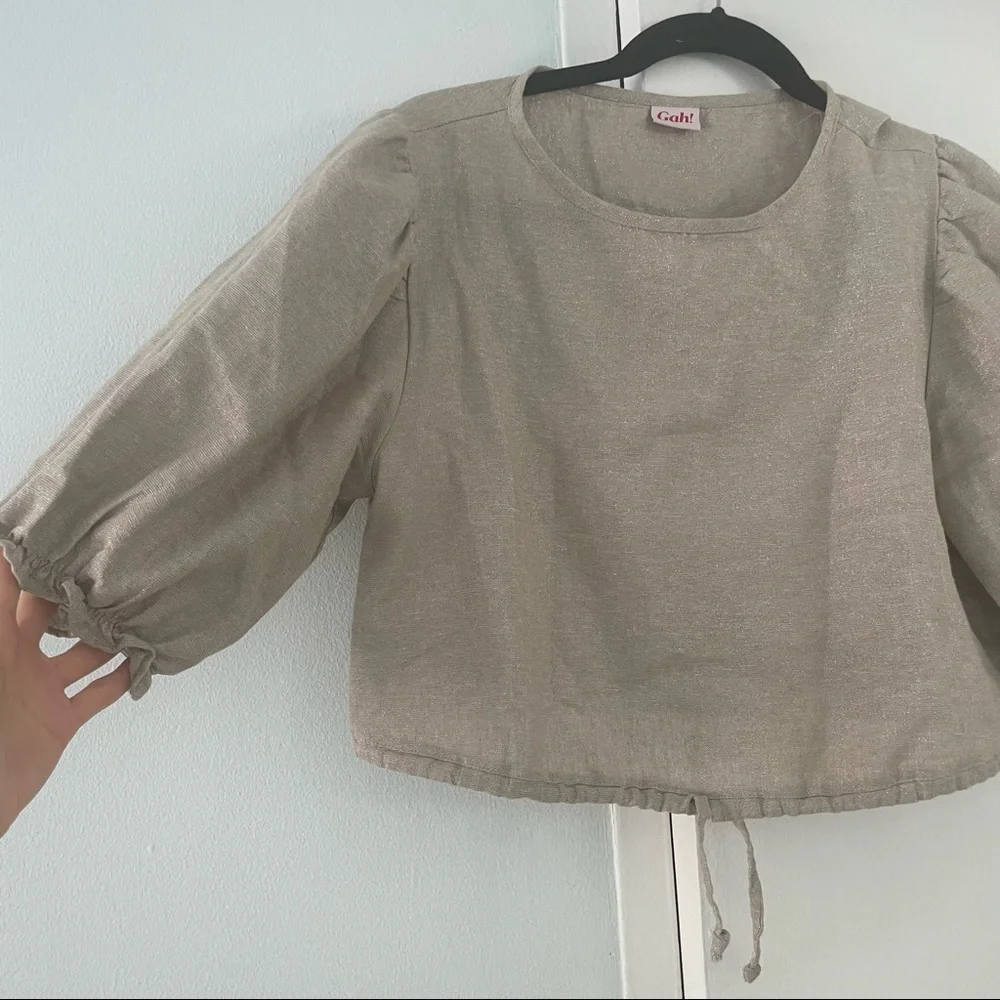 Lisa Says Gah Gold Puff Sleeve Linen Top - Picture 9 of 11